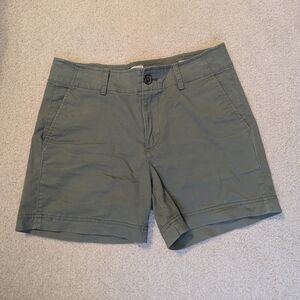 GAP Women's Size 2, 5inch Inseam Green Shorts